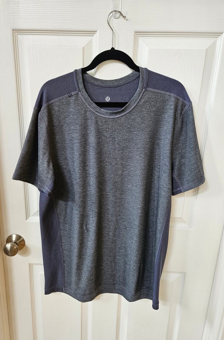 Lululemon Men’s Short Sleeve Athletic Training Tee Size XL (See Measurements)